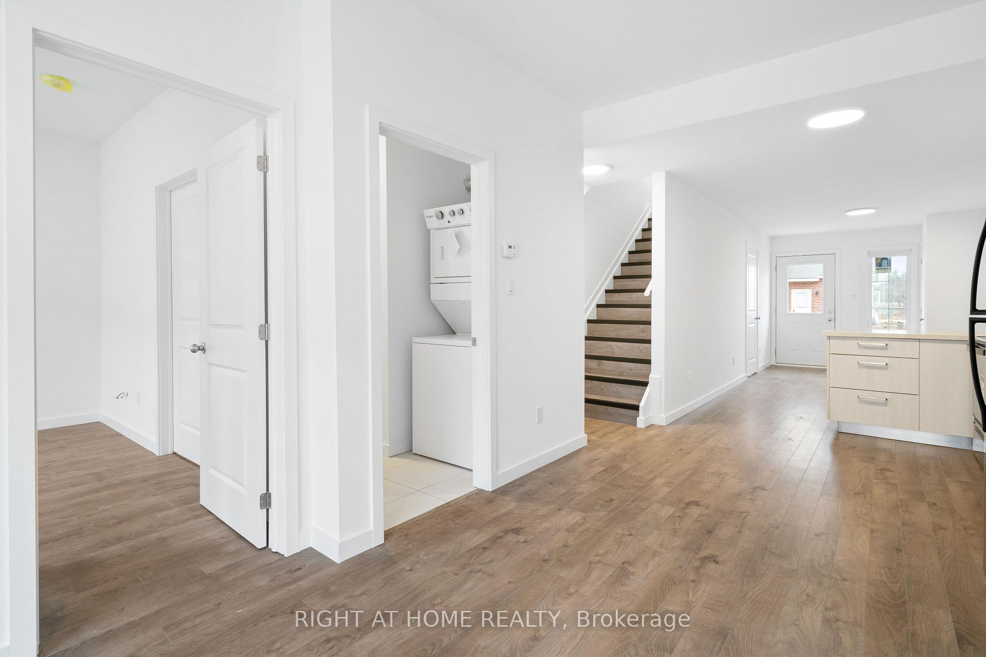 Photo 24 of 42 Waterleaf Tr E, Welland, Broadway — HOMEH