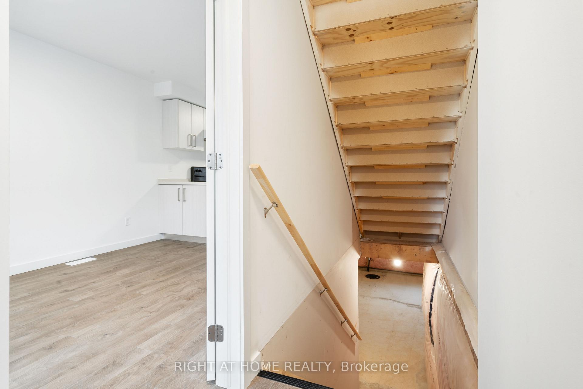 Photo 25 of 42 Waterleaf Tr E, Welland, Broadway — HOMEH