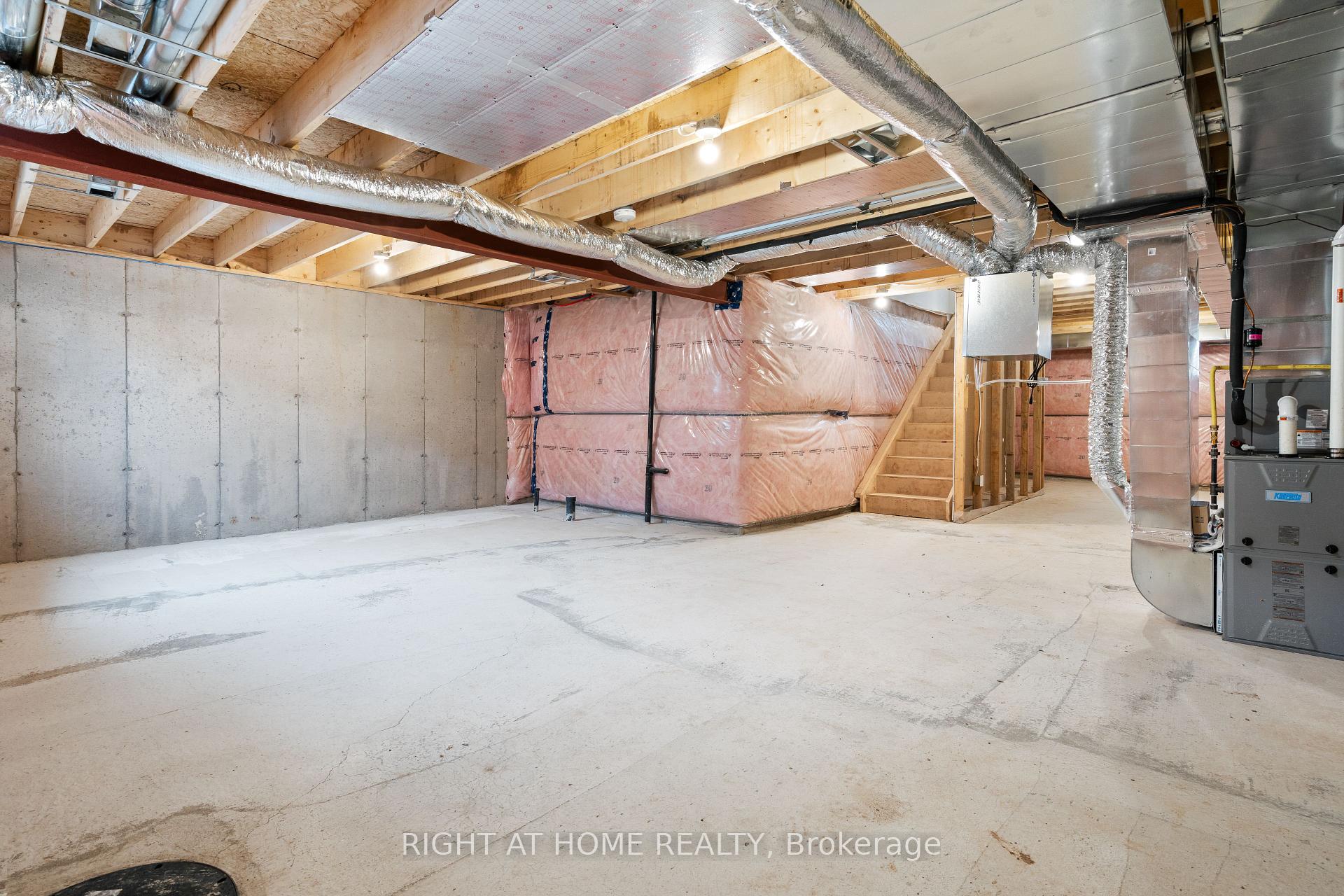 Photo 26 of 42 Waterleaf Tr E, Welland, Broadway — HOMEH