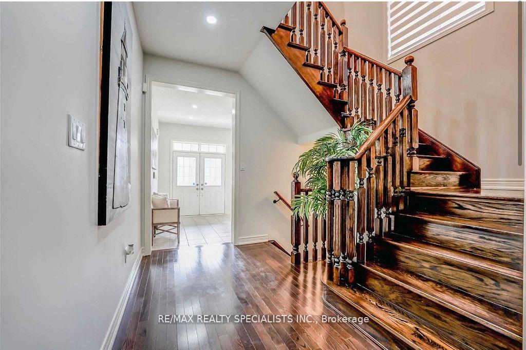 Photo 4 of 76 Humberstone Crescent, Brampton, Northwest Brampton — HOMEH
