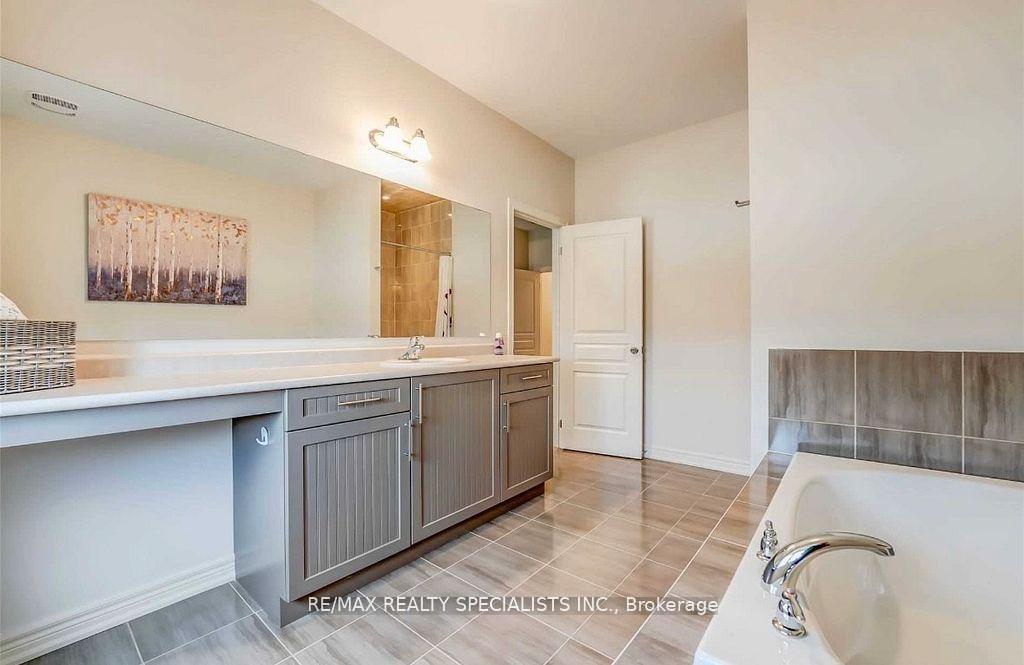 Photo 29 of 76 Humberstone Crescent, Brampton, Northwest Brampton — HOMEH