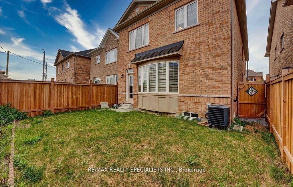 Photo 22 of 76 Humberstone Crescent, Brampton, Northwest Brampton — HOMEH