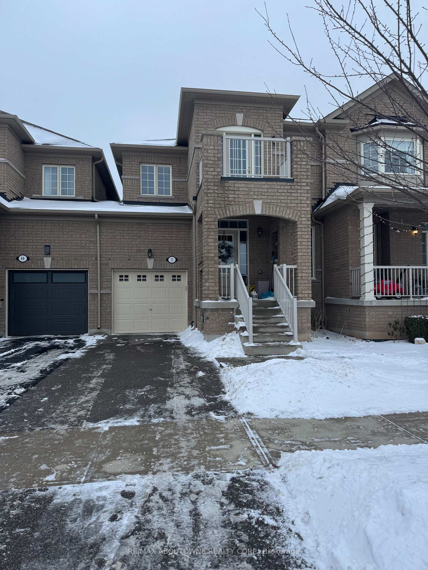 Photo 7 of 71 Fingland Crescent, Hamilton, Waterdown — HOMEH