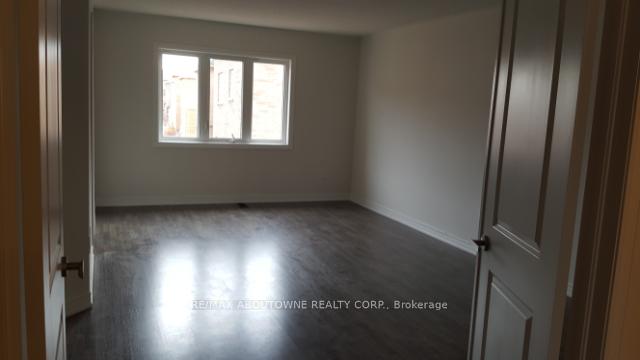 Photo 5 of 71 Fingland Crescent, Hamilton, Waterdown — HOMEH