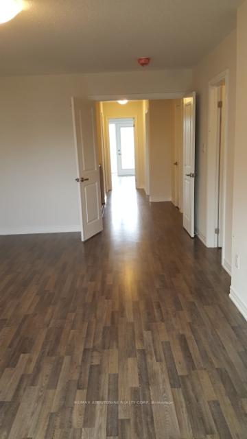 Photo 3 of 71 Fingland Crescent, Hamilton, Waterdown — HOMEH
