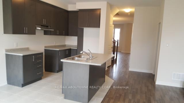 Photo 2 of 71 Fingland Crescent, Hamilton, Waterdown — HOMEH