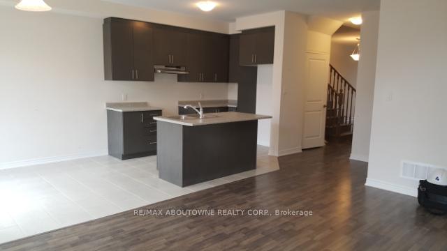Photo 9 of 71 Fingland Crescent, Hamilton, Waterdown — HOMEH