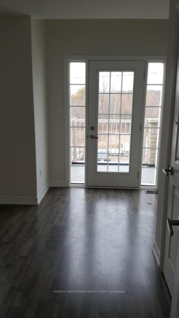 Photo 10 of 71 Fingland Crescent, Hamilton, Waterdown — HOMEH