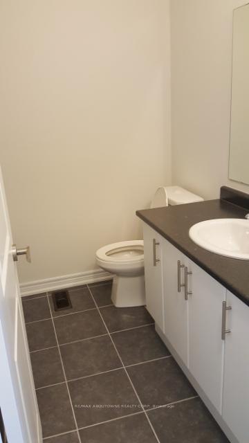 Photo 14 of 71 Fingland Crescent, Hamilton, Waterdown — HOMEH