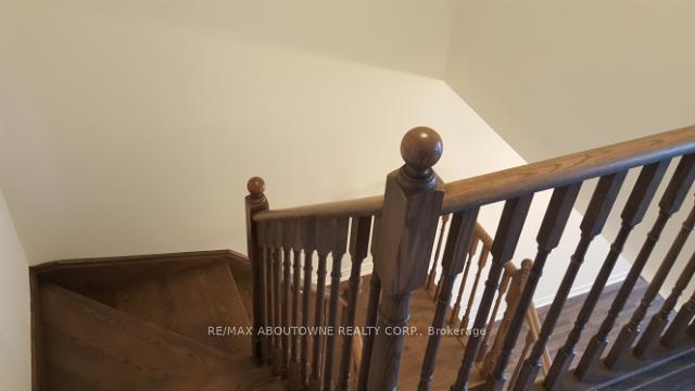 Photo 8 of 71 Fingland Crescent, Hamilton, Waterdown — HOMEH
