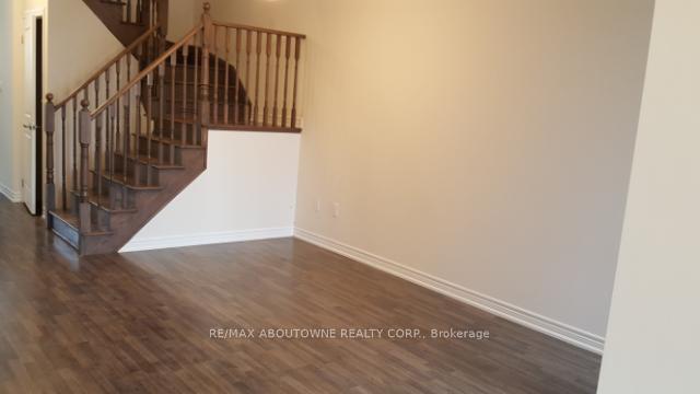 Photo 19 of 71 Fingland Crescent, Hamilton, Waterdown — HOMEH