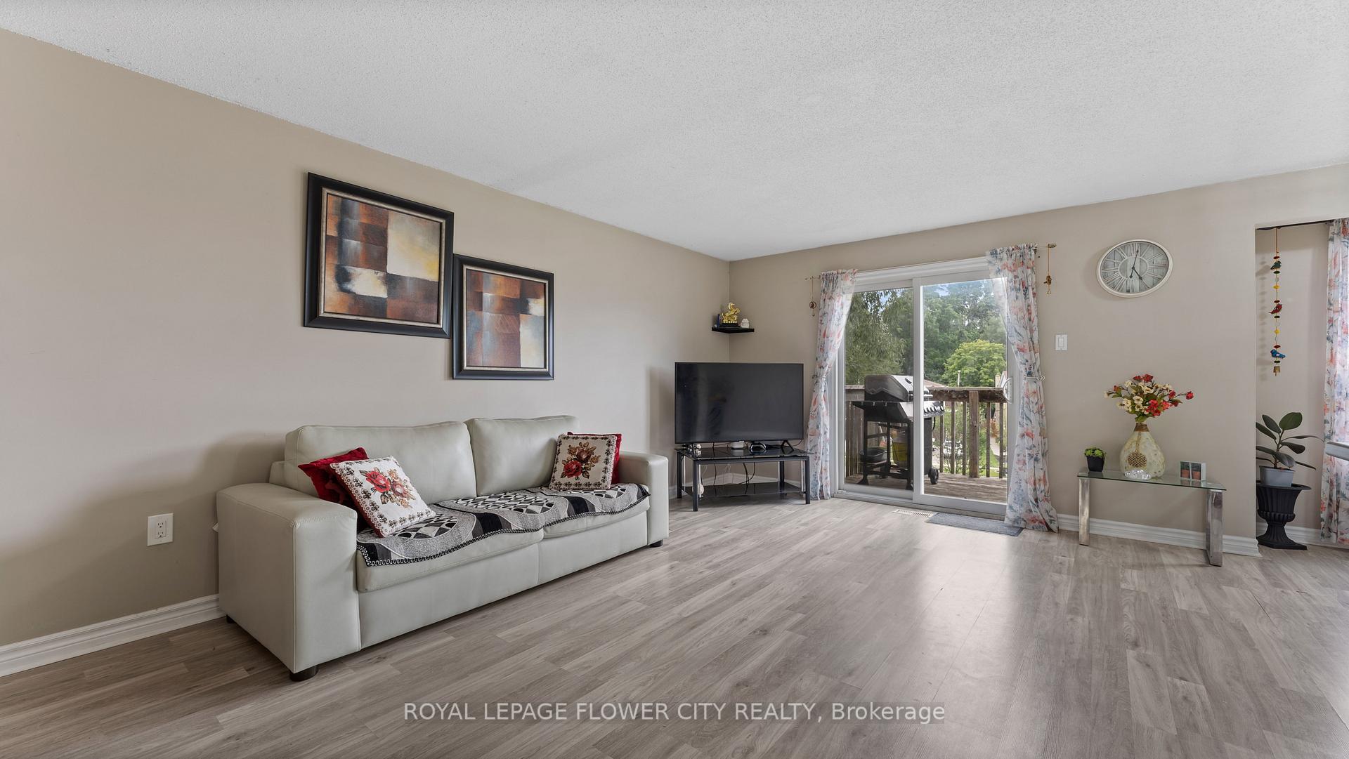 Photo 5 of Unit 16, 365 Pioneer Drive, Kitchener — HOMEH