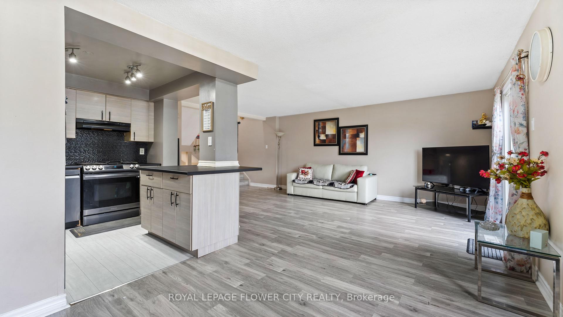 Photo 43 of Unit 16, 365 Pioneer Drive, Kitchener — HOMEH