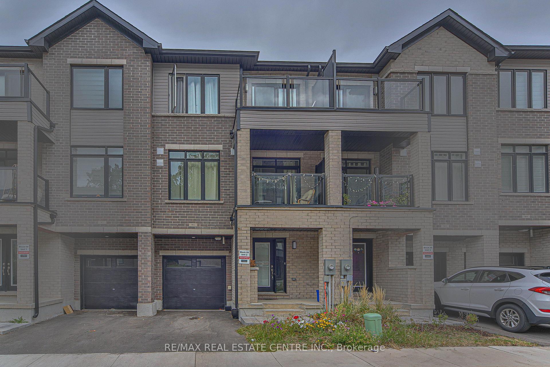 Front of Unit 902, 585 Colborne Street E