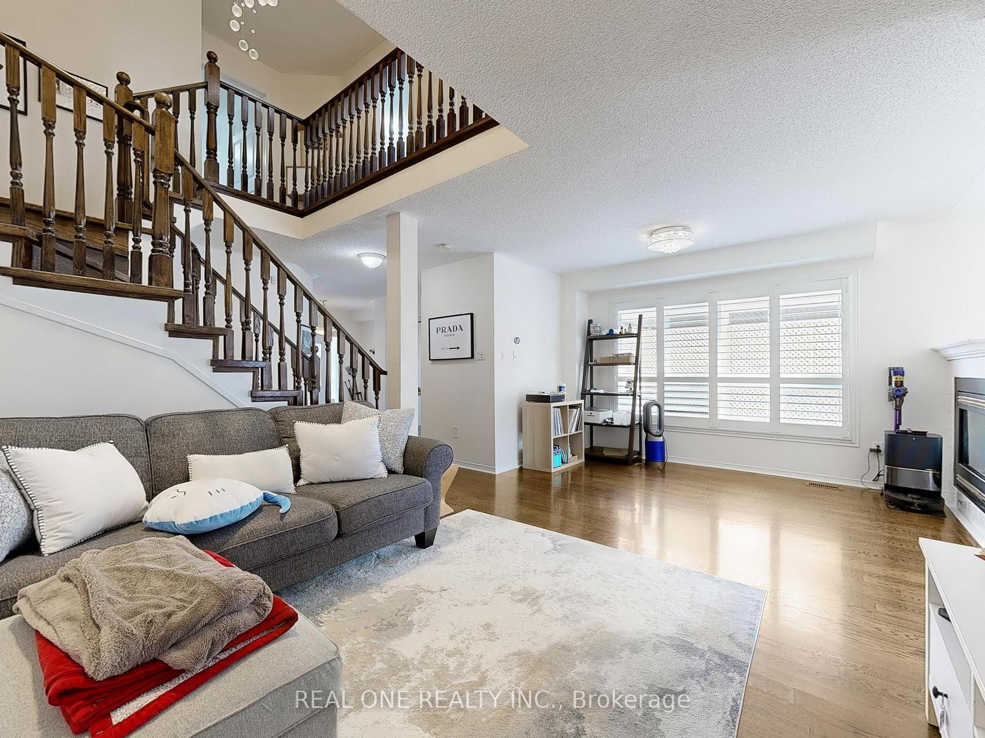Photo 8 of 89 Briar Path Lane, Markham, Berczy — HOMEH