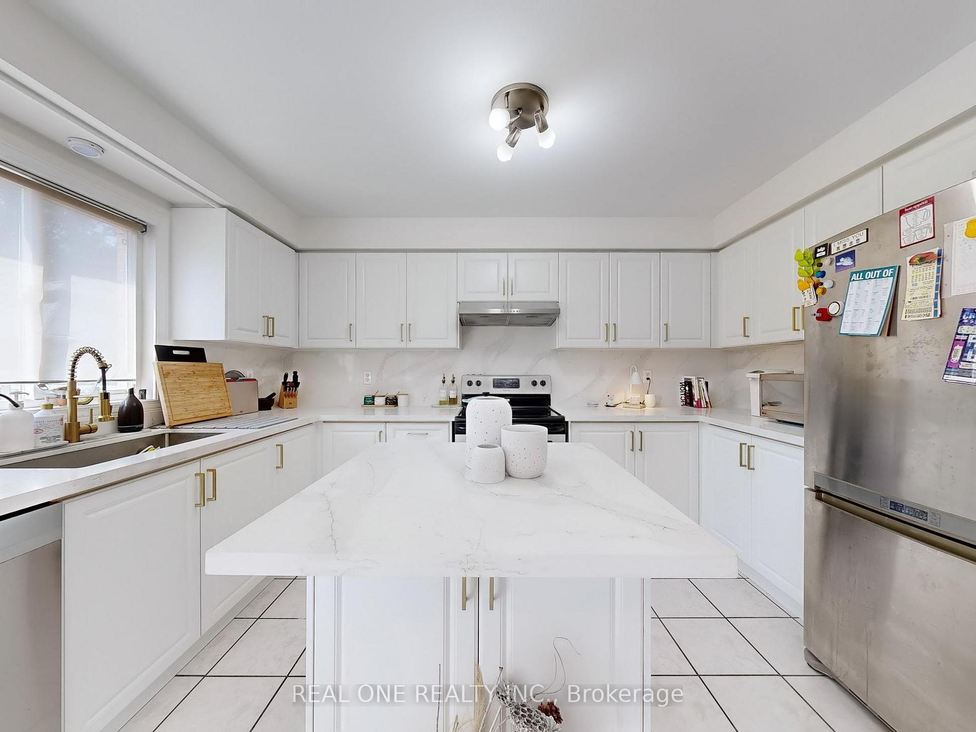 Photo 4 of 89 Briar Path Lane, Markham, Berczy — HOMEH