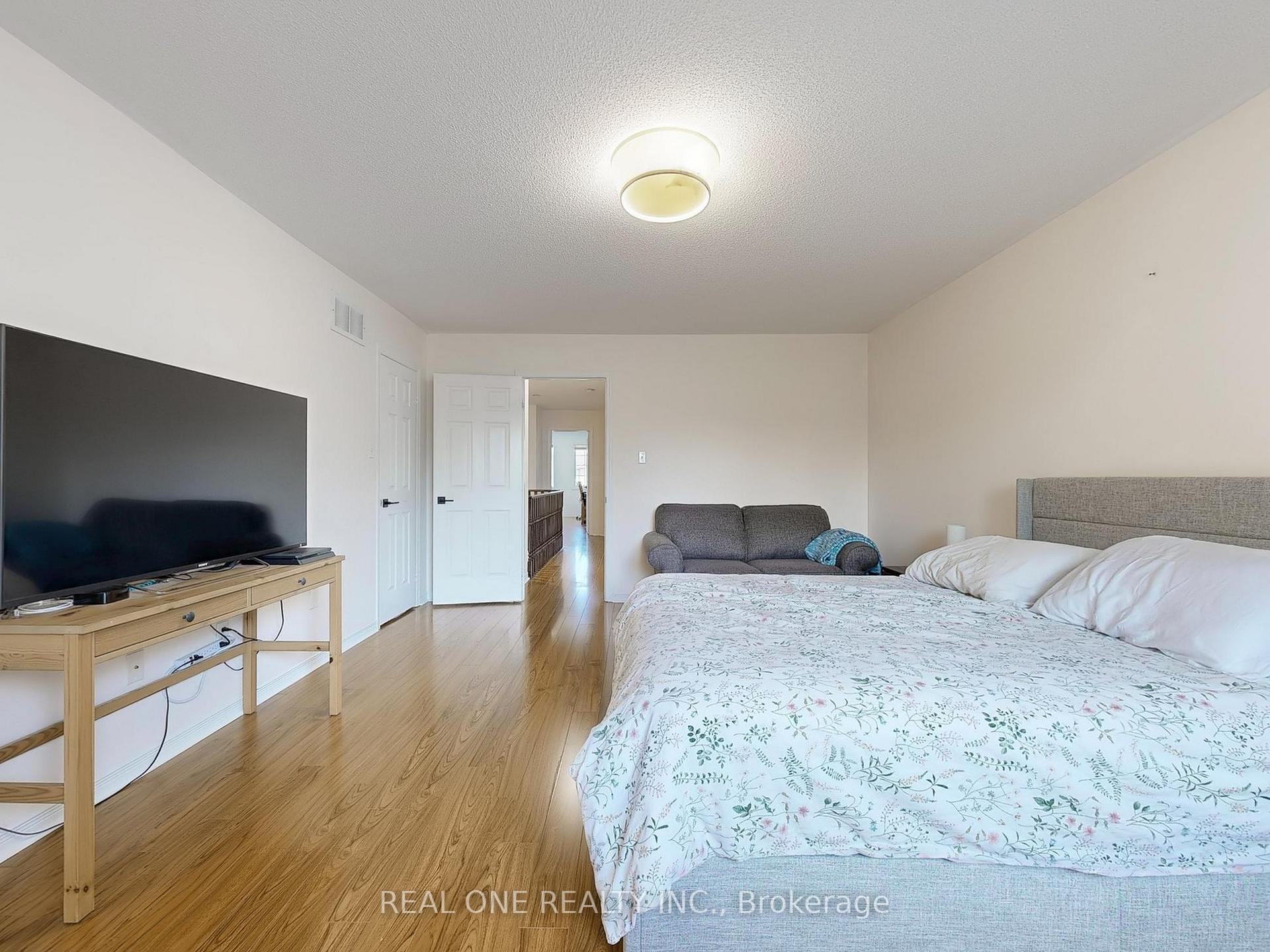Photo 3 of 89 Briar Path Lane, Markham, Berczy — HOMEH