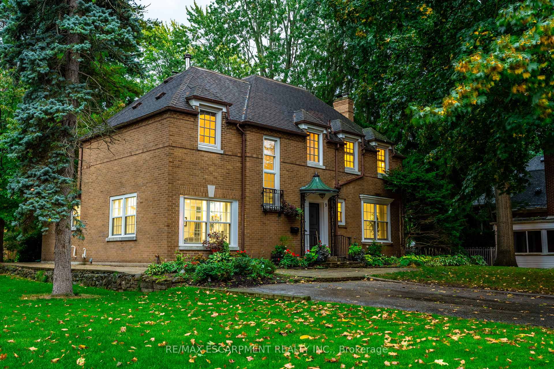 Photo 1 of 9 Lansdowne Road S, Cambridge — HOMEH