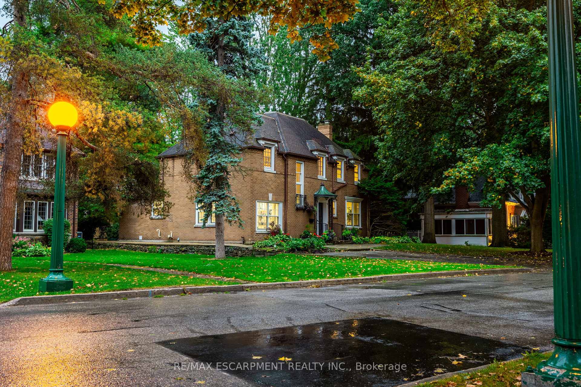 Photo 2 of 9 Lansdowne Road S, Cambridge — HOMEH