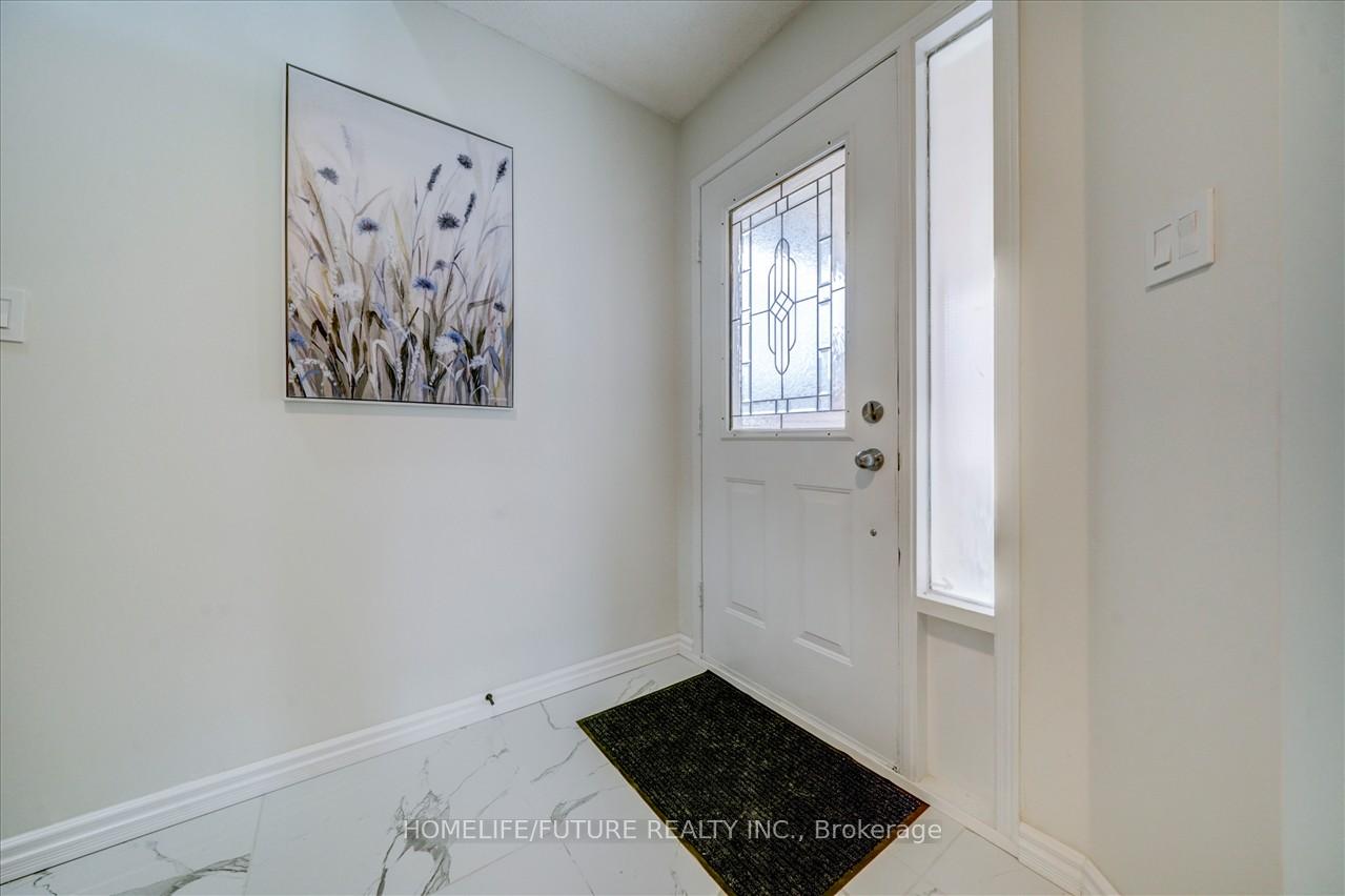 Photo 5 of 14 Knotty Pine Drive, Whitby, Williamsburg — HOMEH