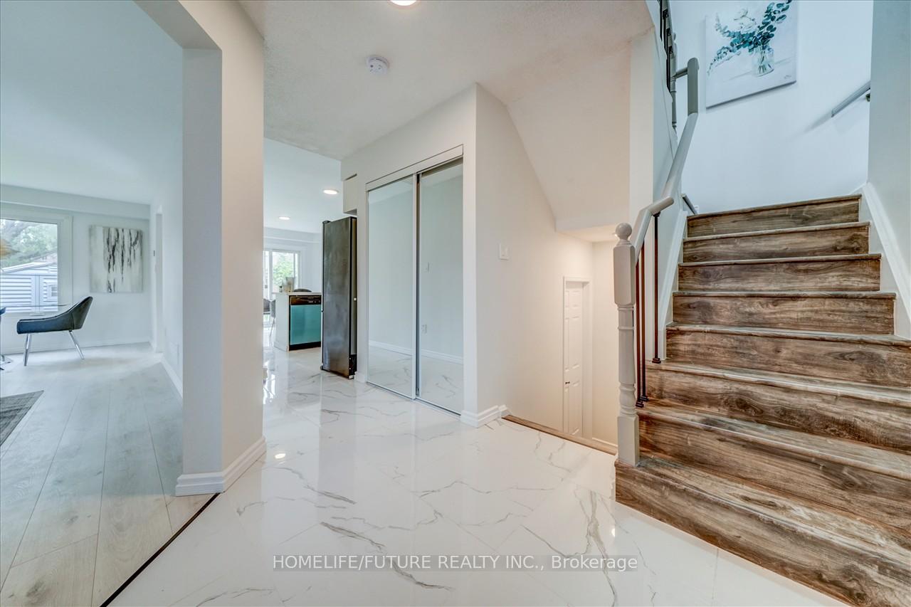 Photo 3 of 14 Knotty Pine Drive, Whitby, Williamsburg — HOMEH