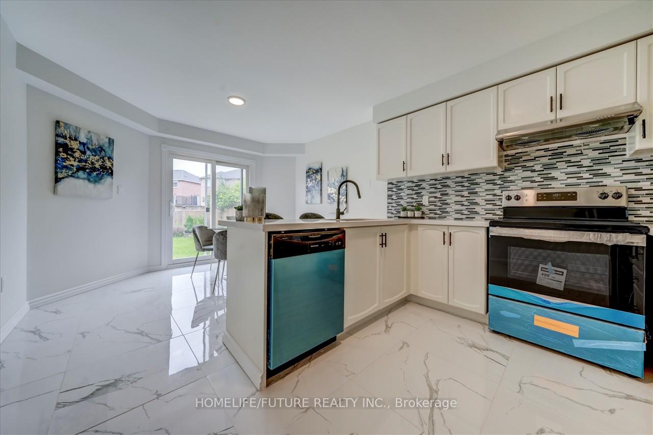 Photo 15 of 14 Knotty Pine Drive, Whitby, Williamsburg — HOMEH