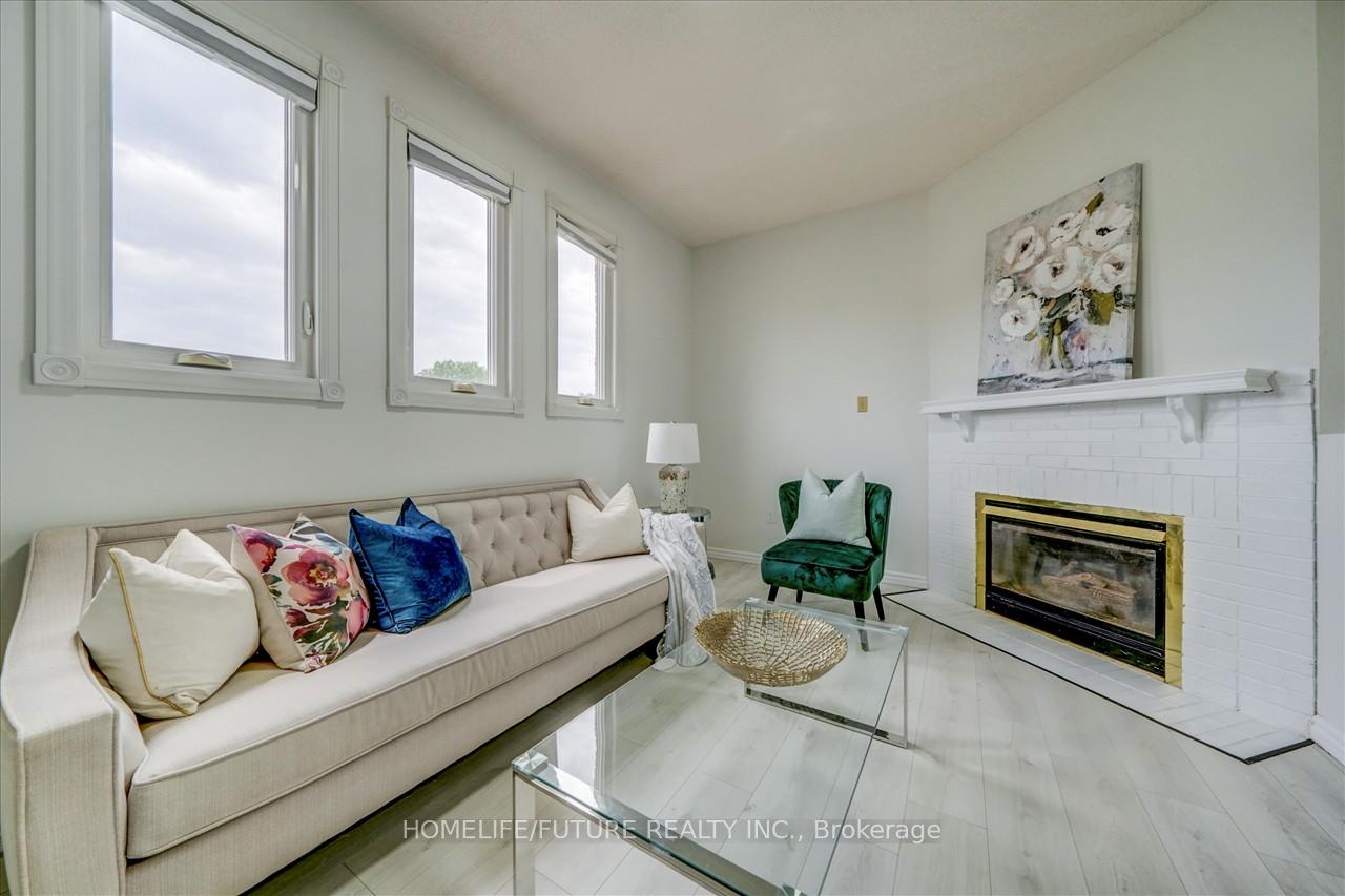 Photo 10 of 14 Knotty Pine Drive, Whitby, Williamsburg — HOMEH