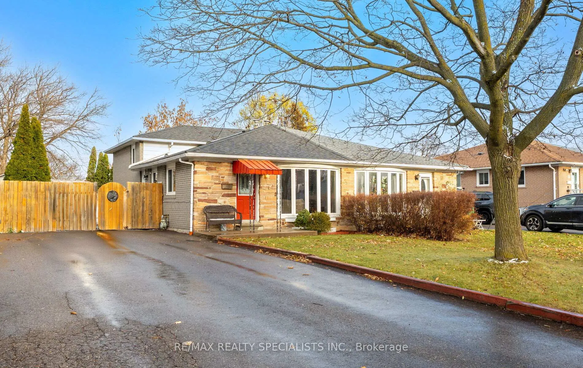 Photo 1 of 25 Edenridge Drive, Brampton, Southgate — HOMEH