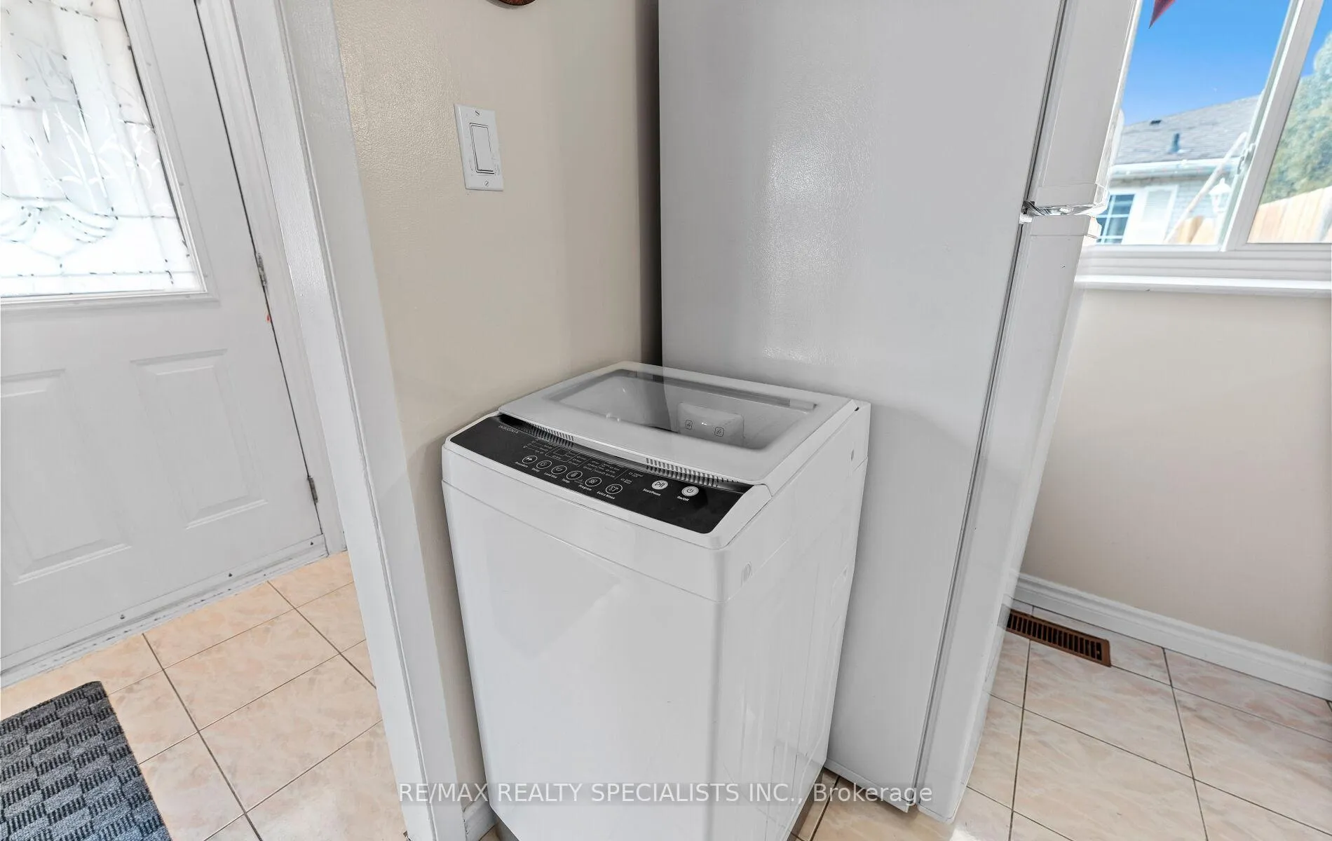 Photo 16 of 25 Edenridge Drive, Brampton, Southgate — HOMEH