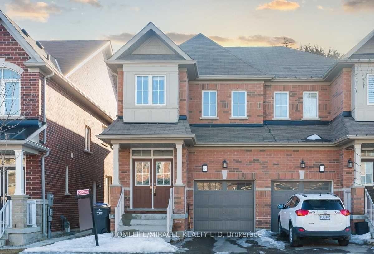 Front of Unit Upper, 414 Queen Mary Drive