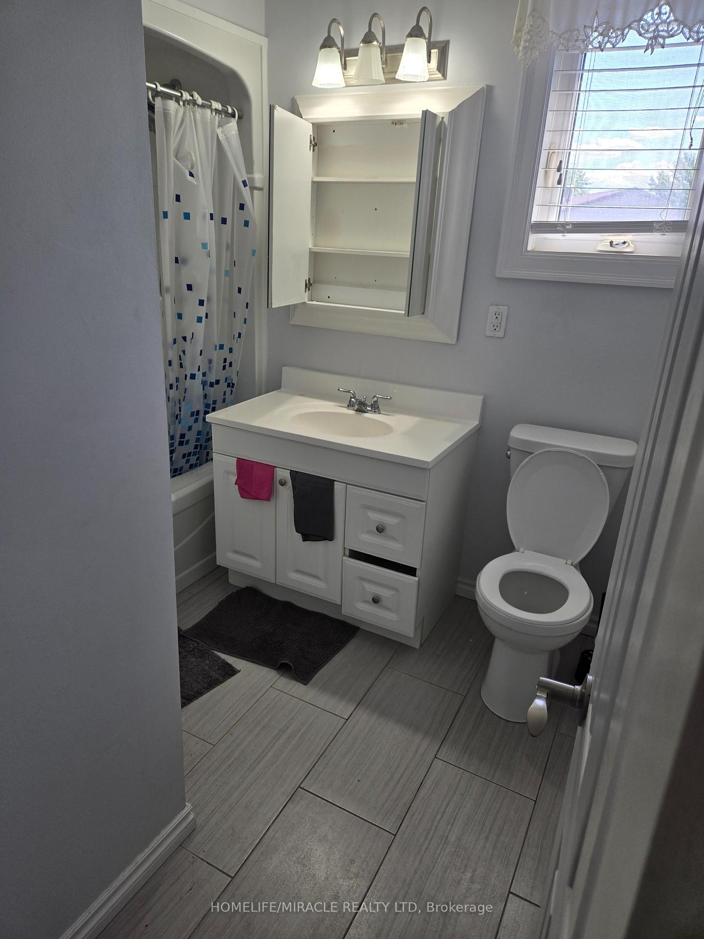 Photo 2 of 52 Glenforest Road, Brampton, Northgate — HOMEH