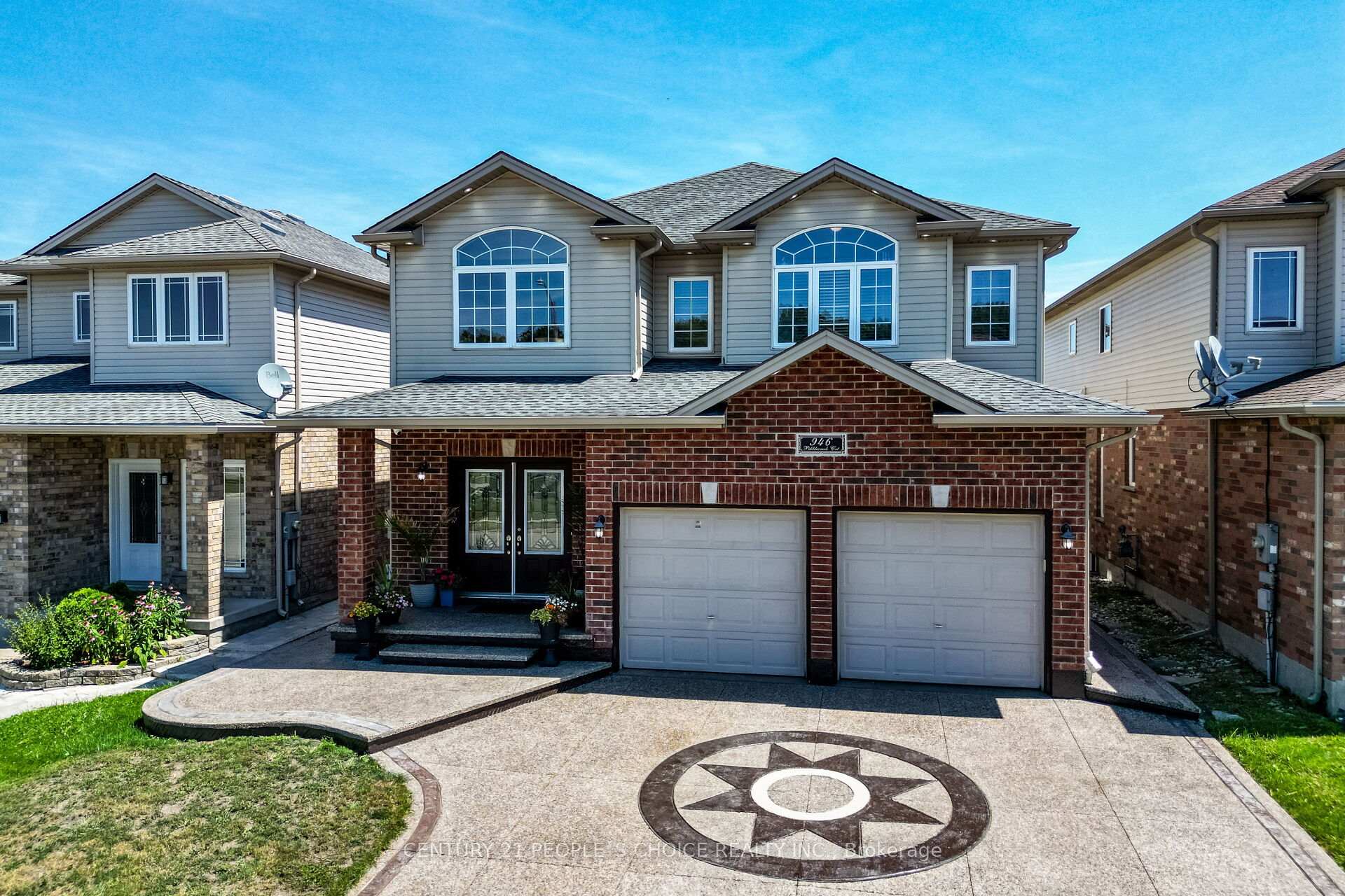 Front of 946 Pebblecreek Court N