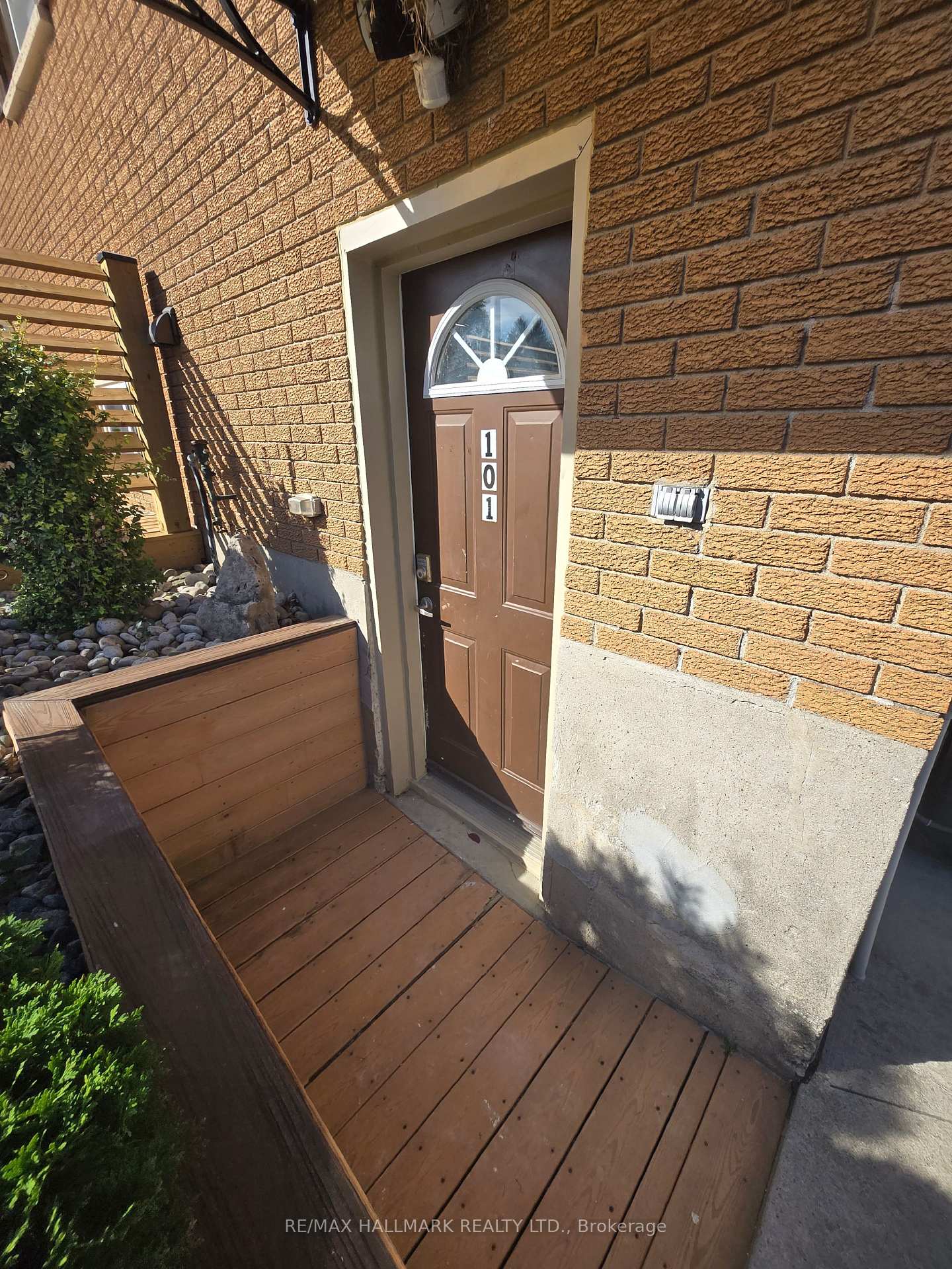 Photo 5 of Unit 101, 18 Summerside Crescent, Cambridge — HOMEH