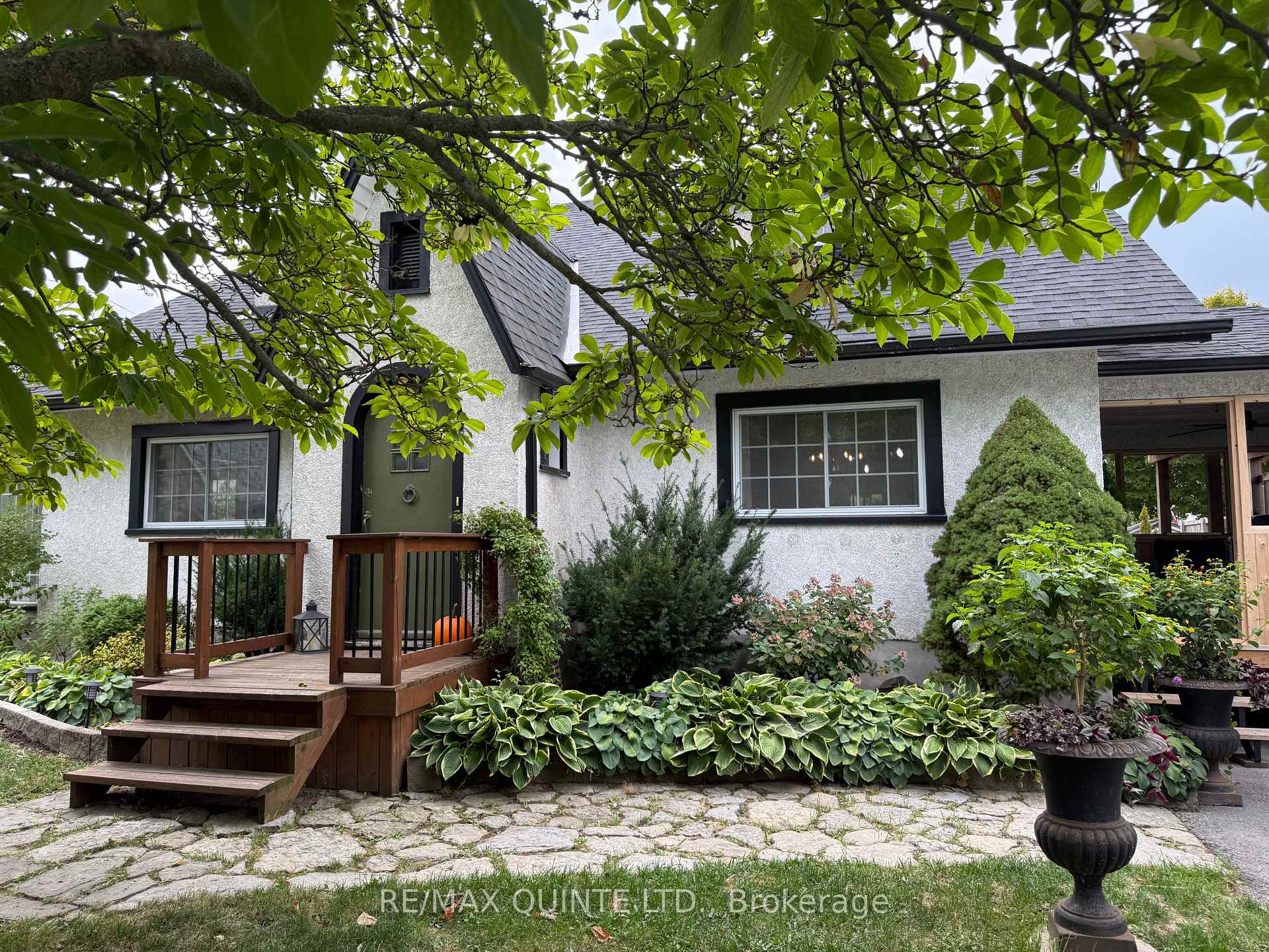 Front of 71 Trent Street N