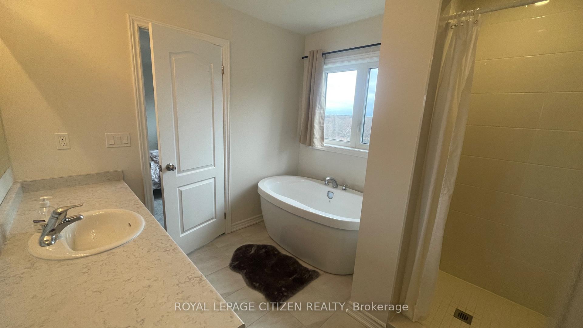 Photo 5 of 53 Jack Potts Way, Clarington, Courtice — HOMEH