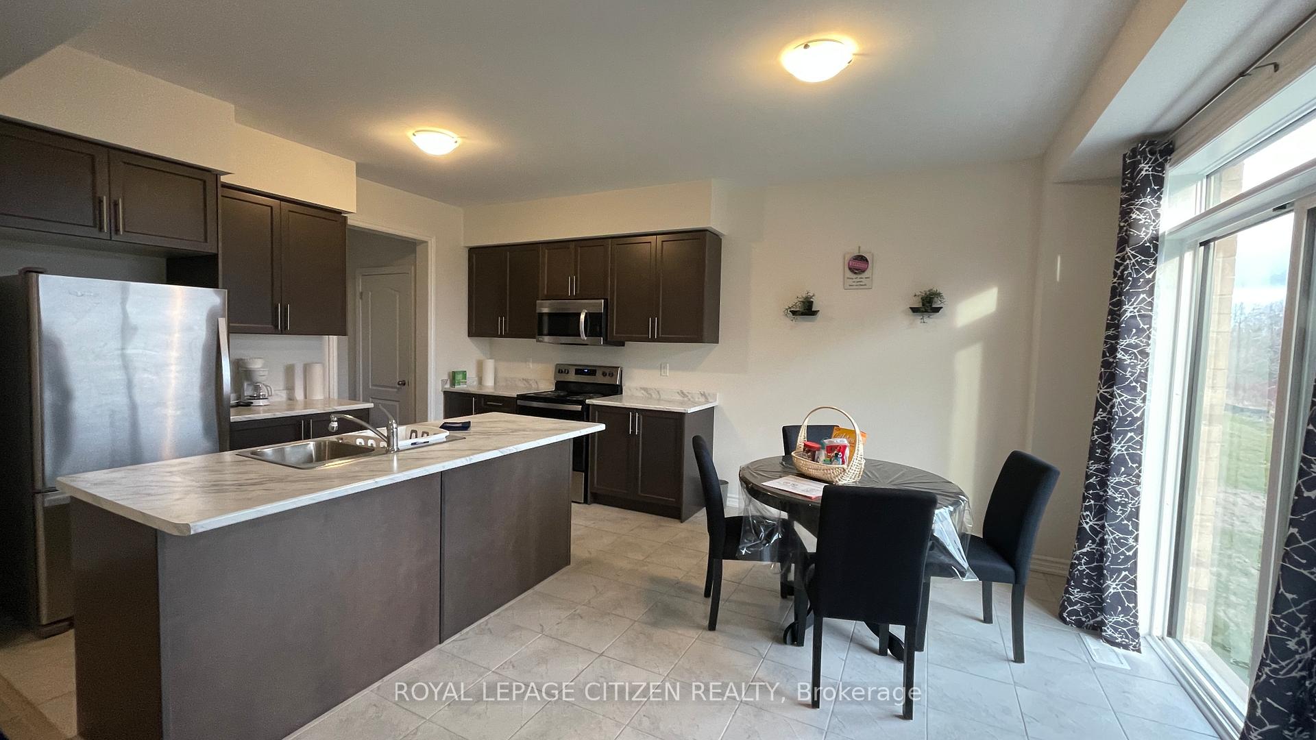 Photo 9 of 53 Jack Potts Way, Clarington, Courtice — HOMEH