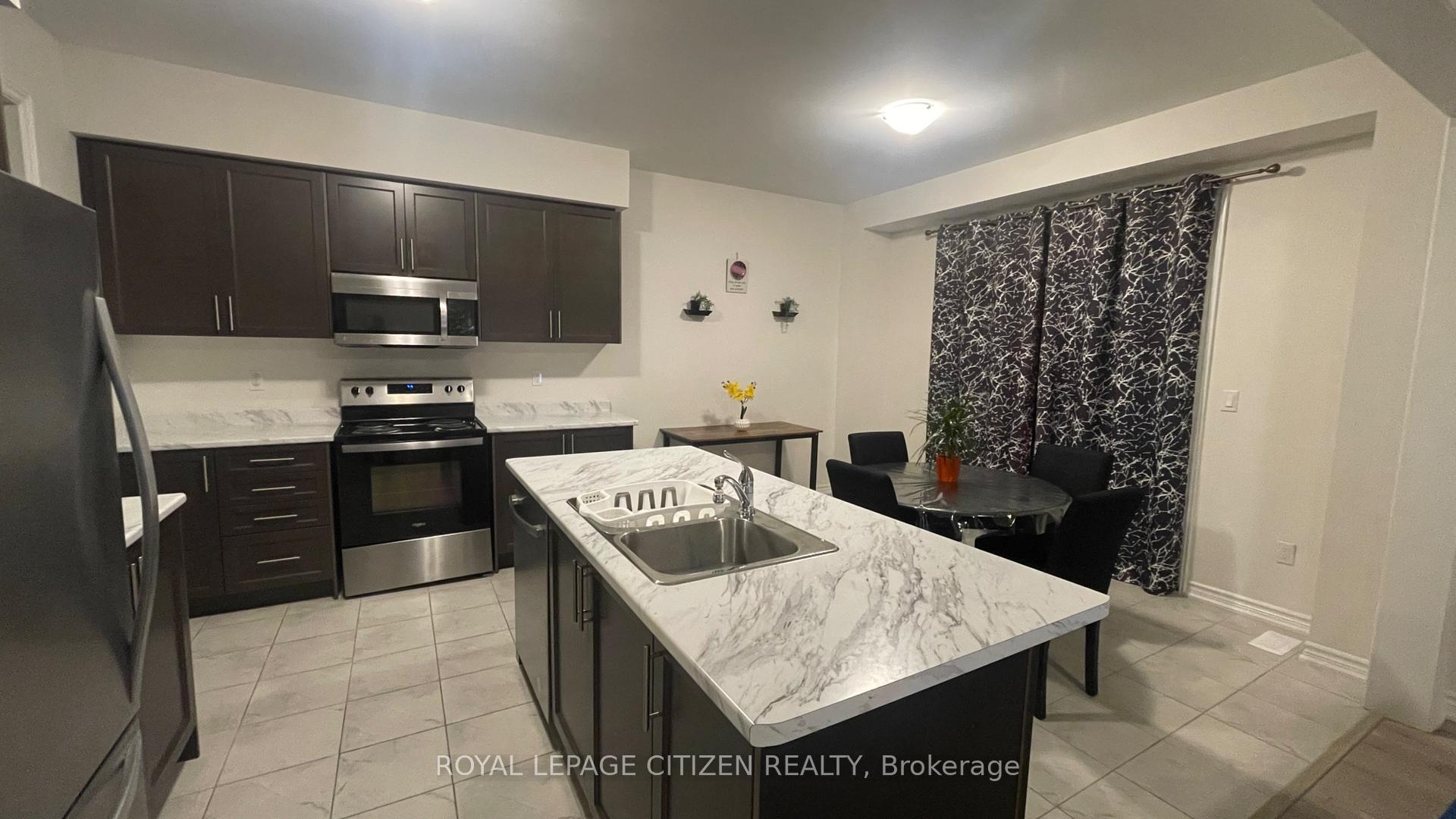 Photo 7 of 53 Jack Potts Way, Clarington, Courtice — HOMEH