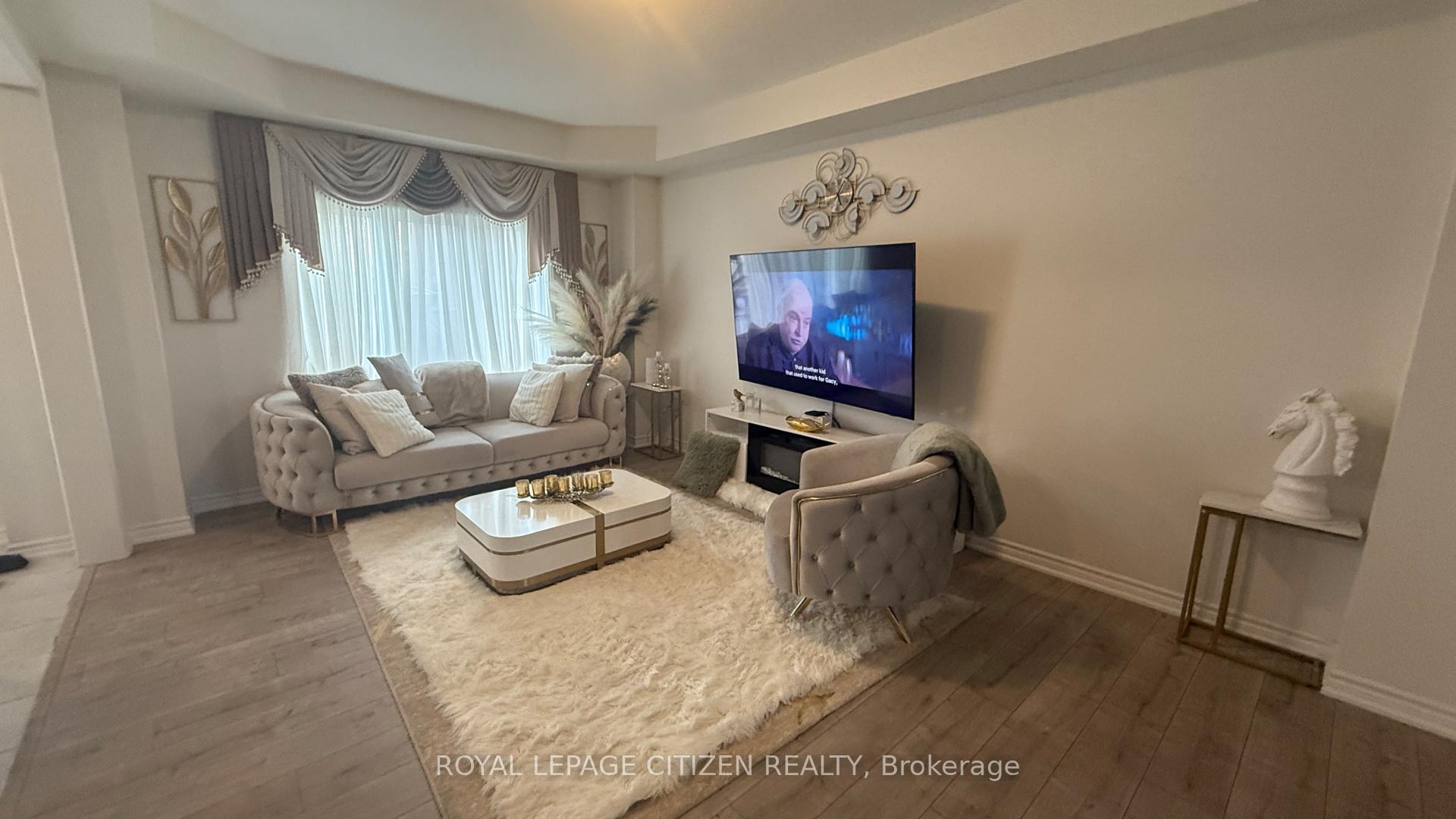 Photo 3 of 53 Jack Potts Way, Clarington, Courtice — HOMEH