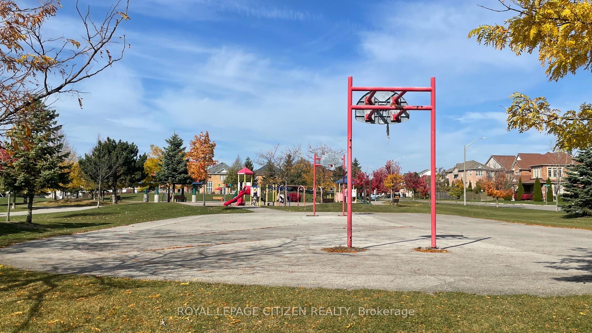 Photo 4 of 53 Jack Potts Way, Clarington, Courtice — HOMEH