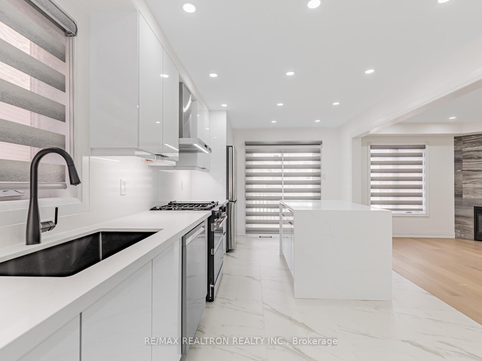 Photo 7 of 161 Doubtfire Crescent, Markham, Middlefield — HOMEH