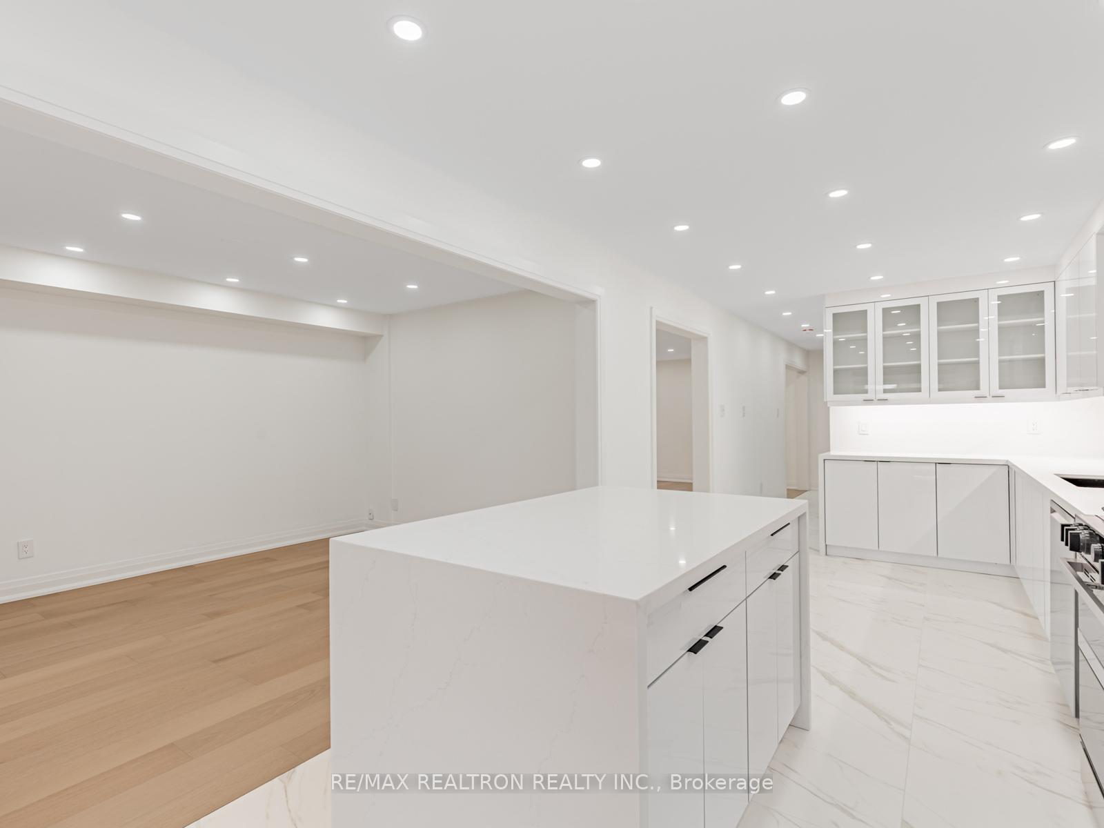 Photo 11 of 161 Doubtfire Crescent, Markham, Middlefield — HOMEH
