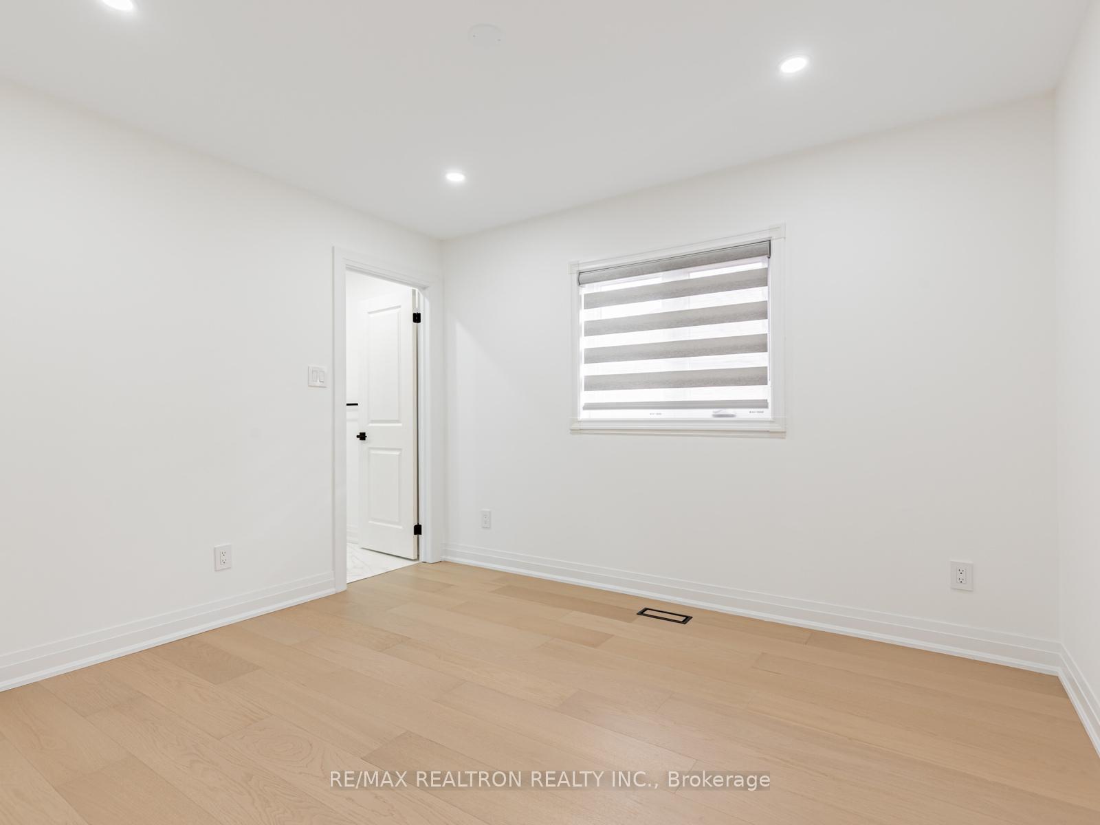 Photo 15 of 161 Doubtfire Crescent, Markham, Middlefield — HOMEH