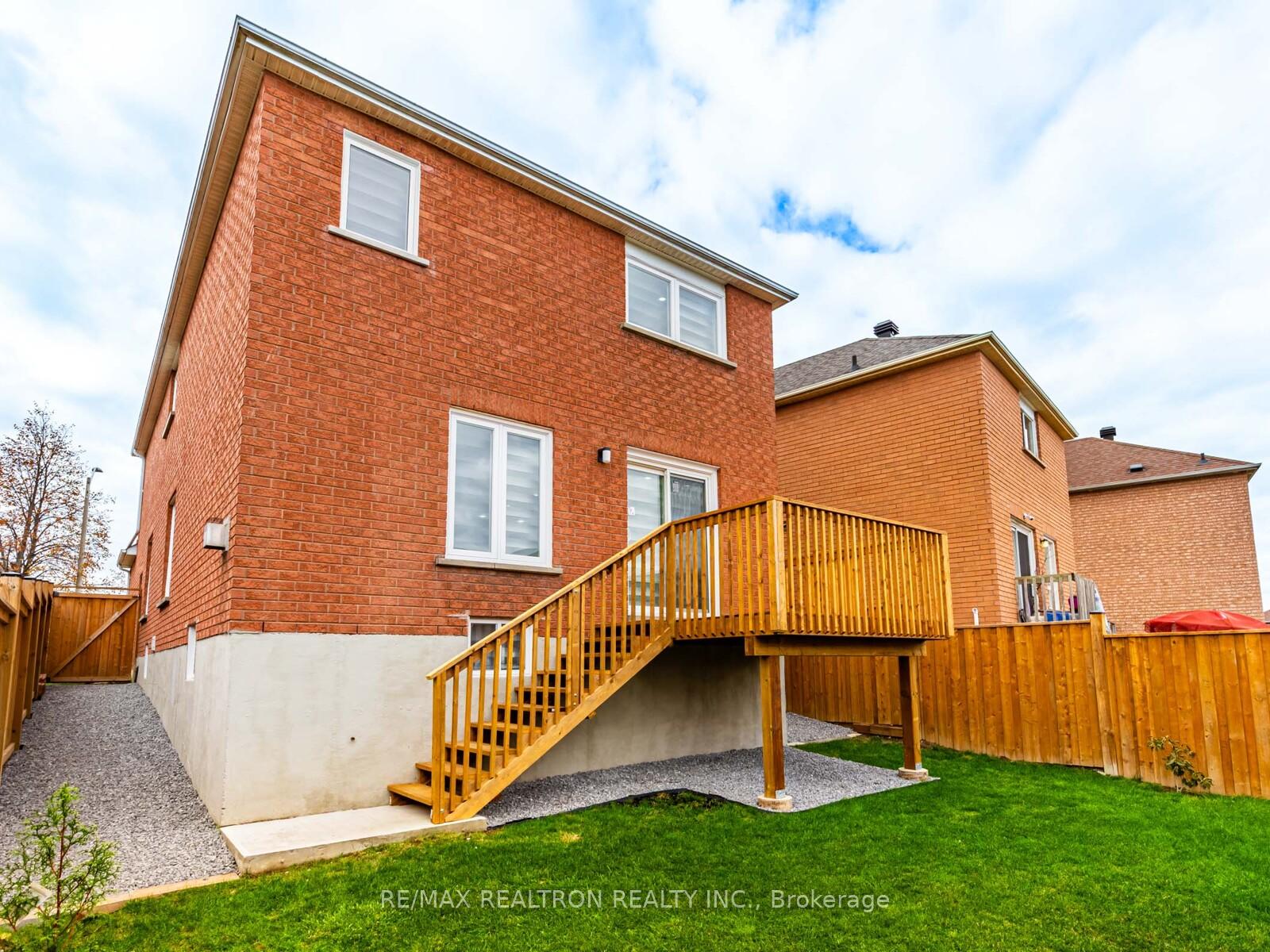 Photo 36 of 161 Doubtfire Crescent, Markham, Middlefield — HOMEH
