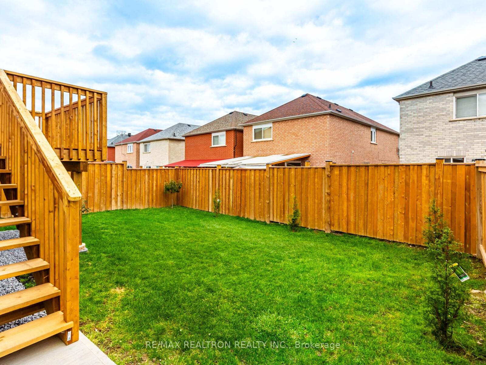 Photo 27 of 161 Doubtfire Crescent, Markham, Middlefield — HOMEH