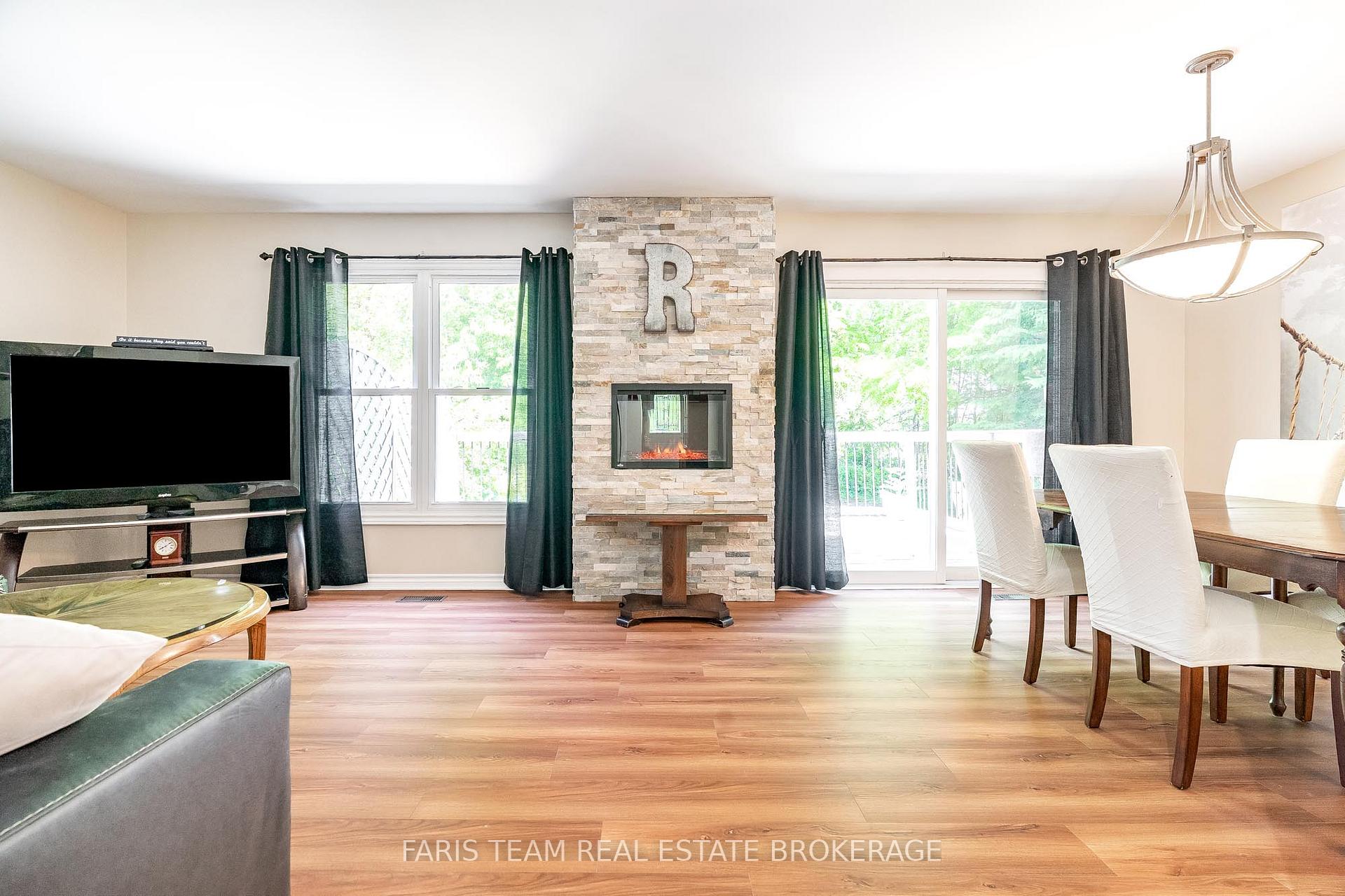 Photo 9 of 173 Toronto Street, Barrie, Queen's Park — HOMEH