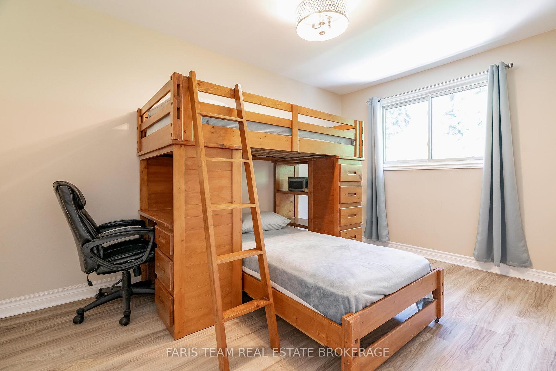 Photo 17 of 173 Toronto Street, Barrie, Queen's Park — HOMEH
