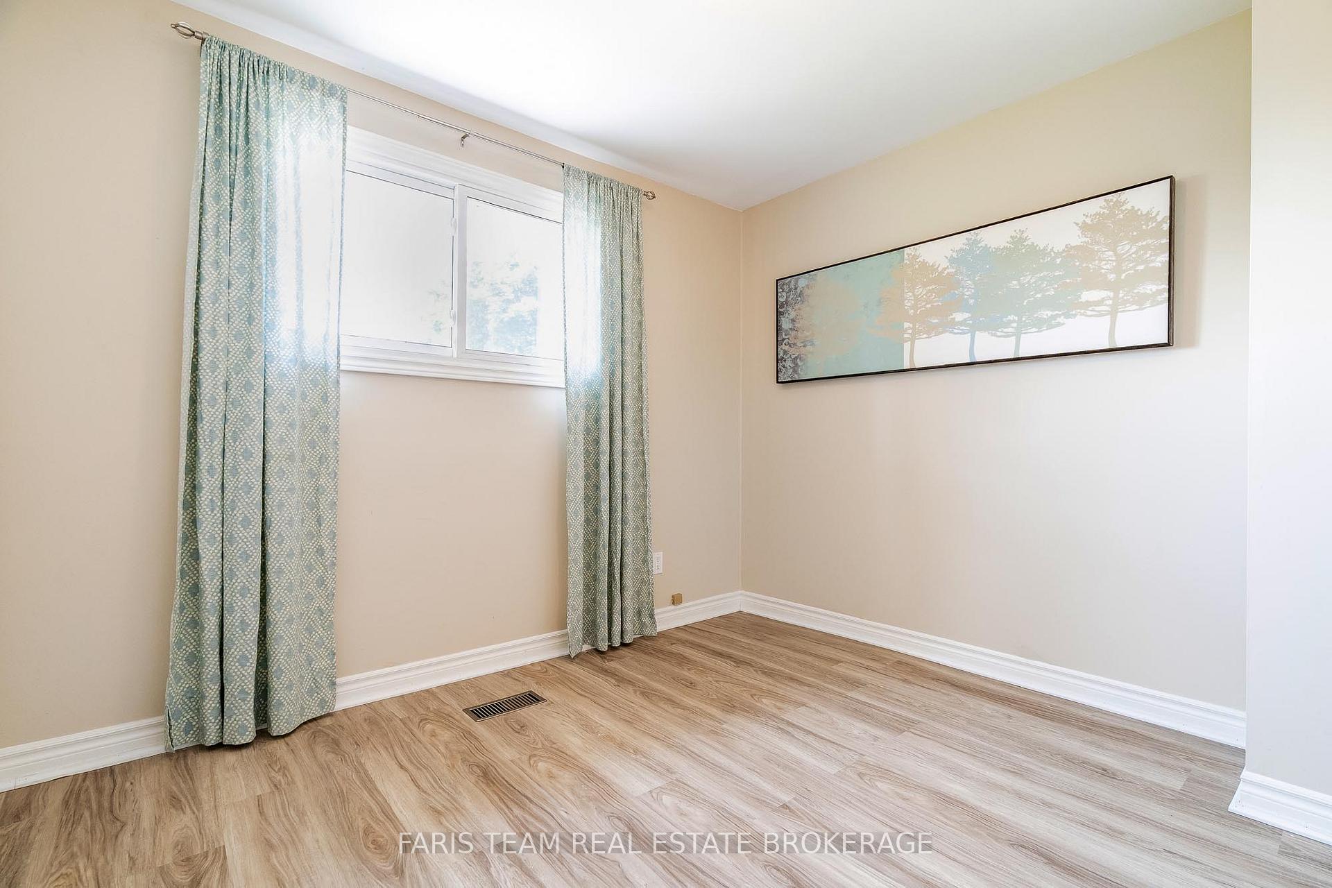 Photo 16 of 173 Toronto Street, Barrie, Queen's Park — HOMEH