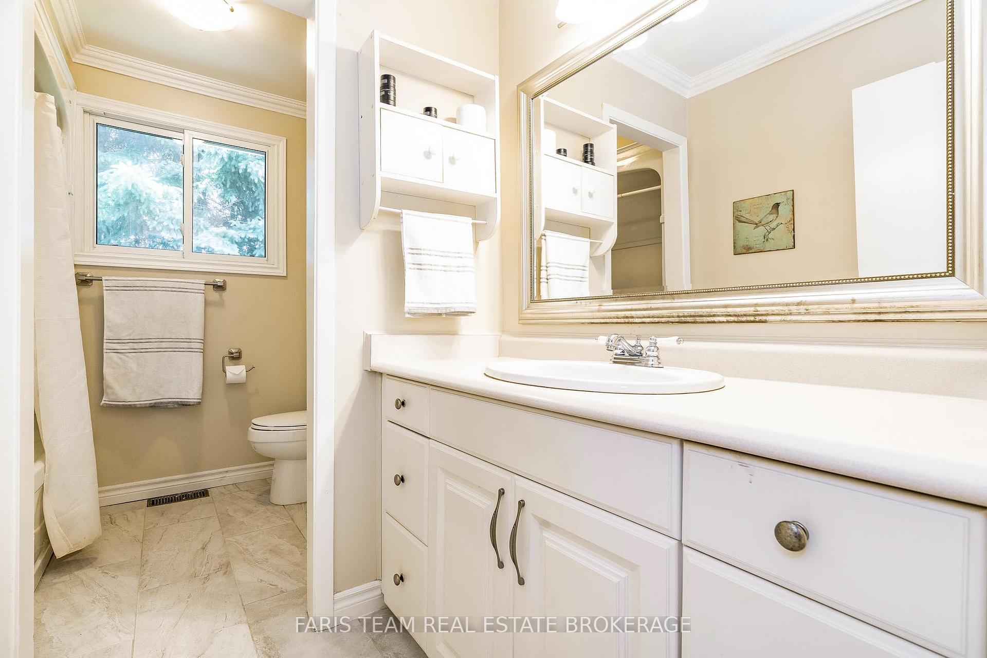 Photo 3 of 173 Toronto Street, Barrie, Queen's Park — HOMEH
