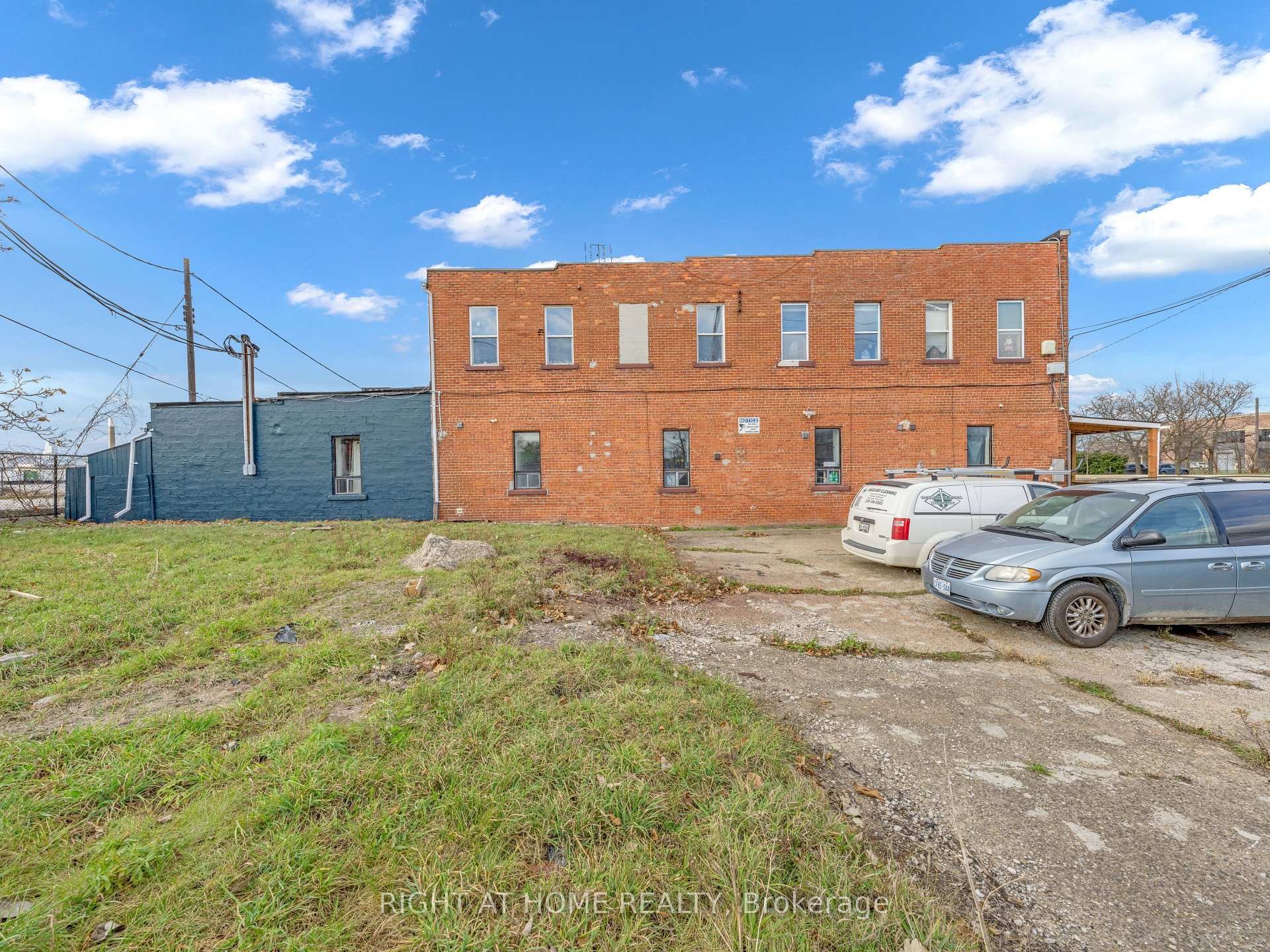 Photo 11 of Unit 12, 279 Drouillard Road, Windsor — HOMEH
