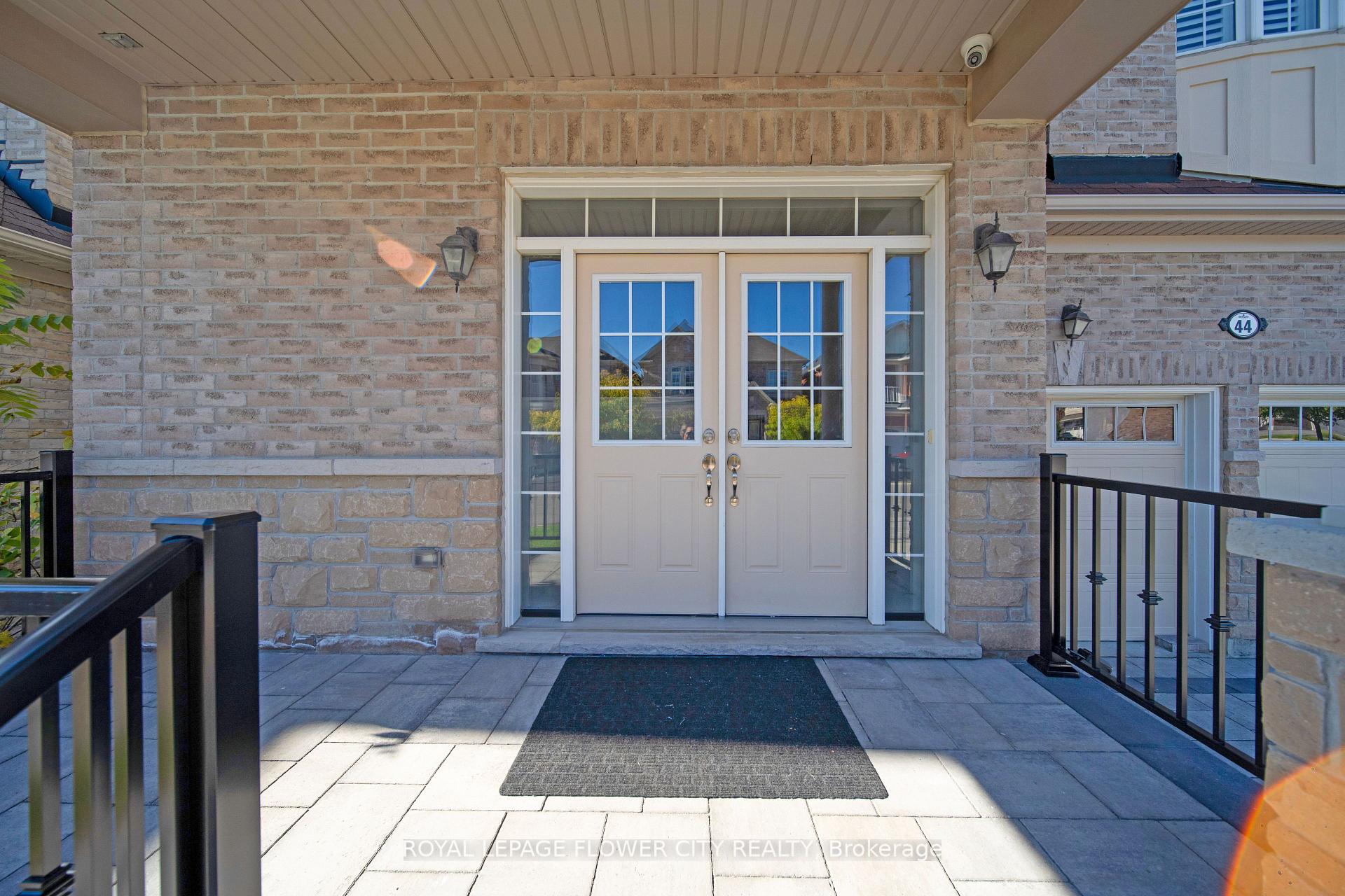Photo 7 of 44 Young Garden Crescent, Brampton, Credit Valley — HOMEH